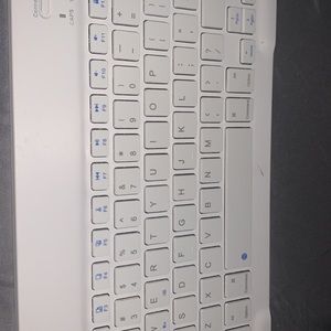 Android tablet comes with a butterfly case, and a keyboard